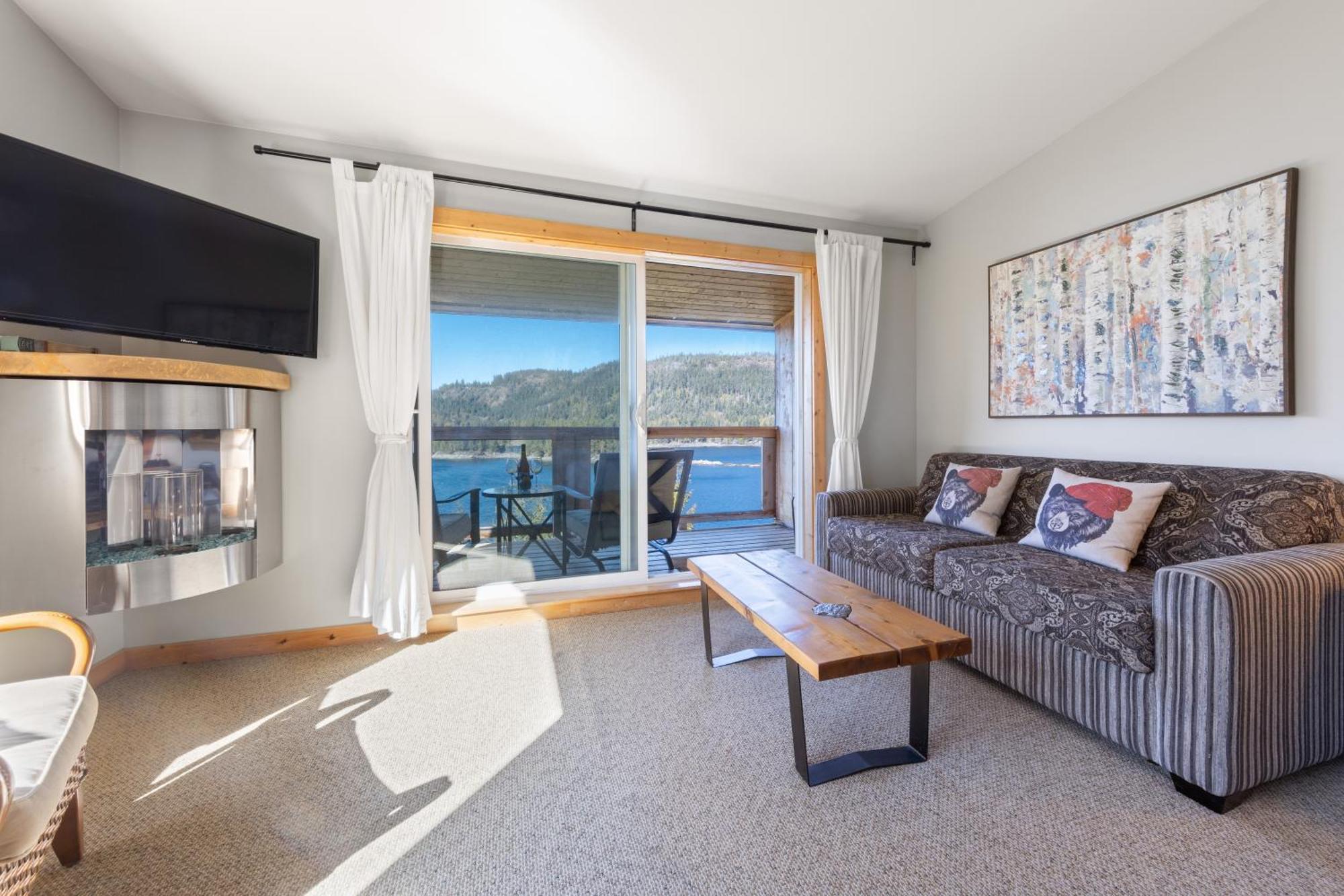 West Coast Wilderness Lodge Egmont Екстериор снимка