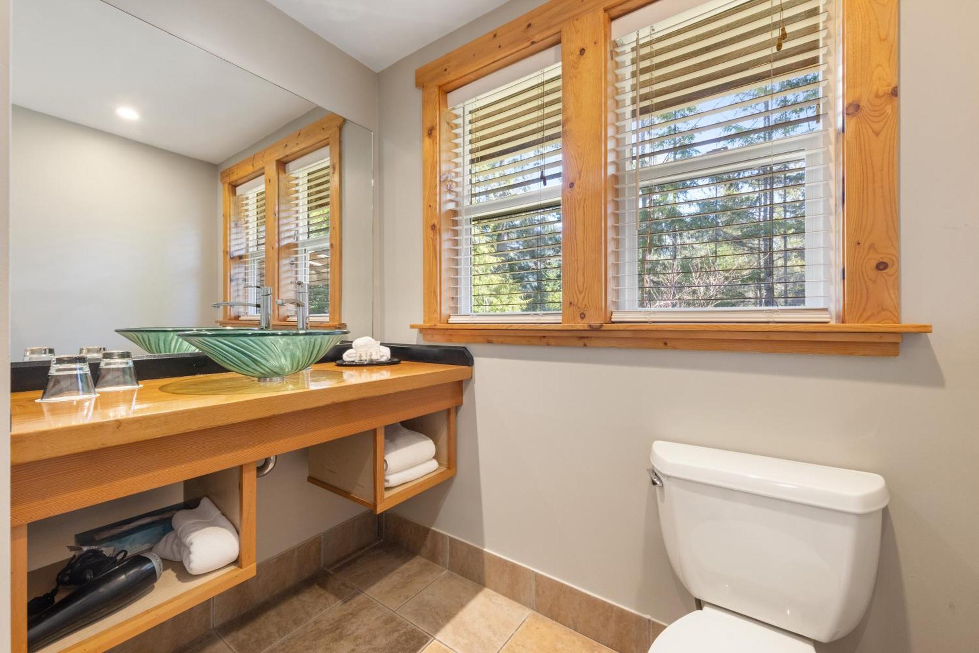 West Coast Wilderness Lodge Egmont Екстериор снимка
