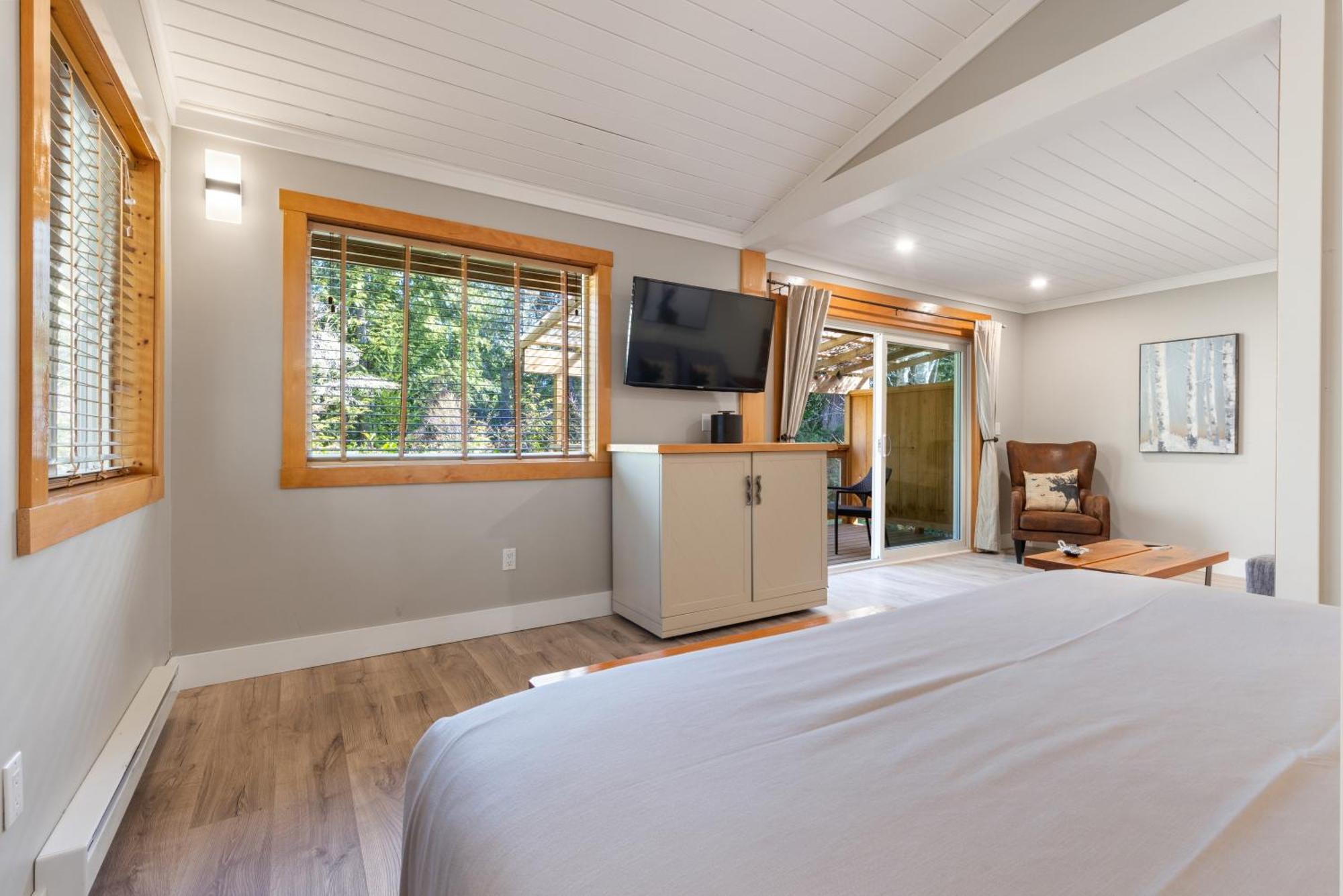 West Coast Wilderness Lodge Egmont Екстериор снимка