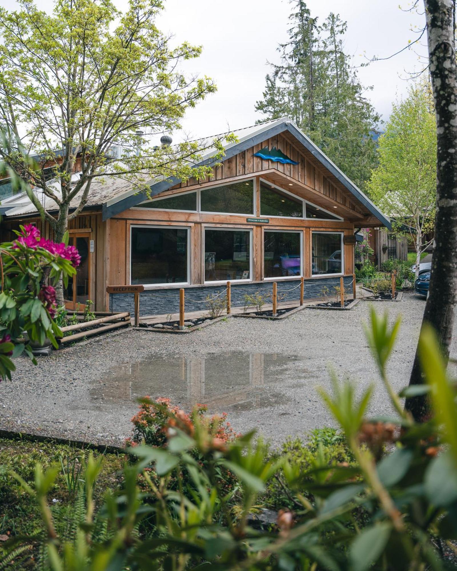 West Coast Wilderness Lodge Egmont Екстериор снимка
